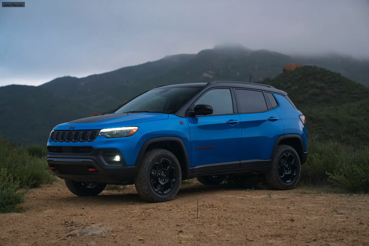 Jeep Compass Compass II (MP, facelift 2021) Trailhawk 2.0 Turbo (200 лс) 4x4 Automatic 2022 -
