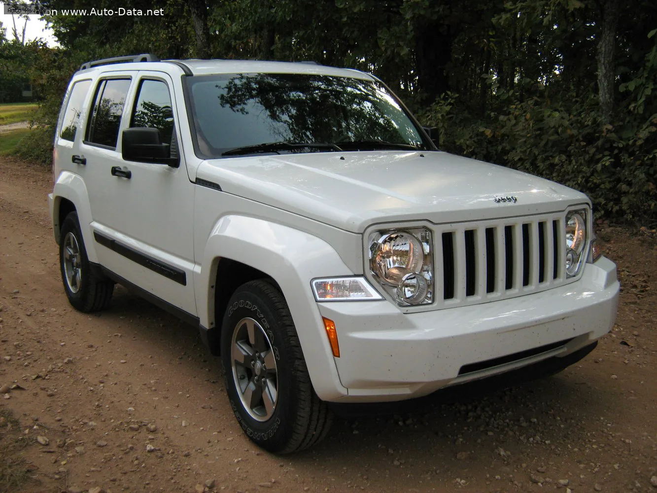 Jeep Liberty Liberty II 3.7 i V6 12V (210 лс) Automatic 2007 - 2013 — фото 3