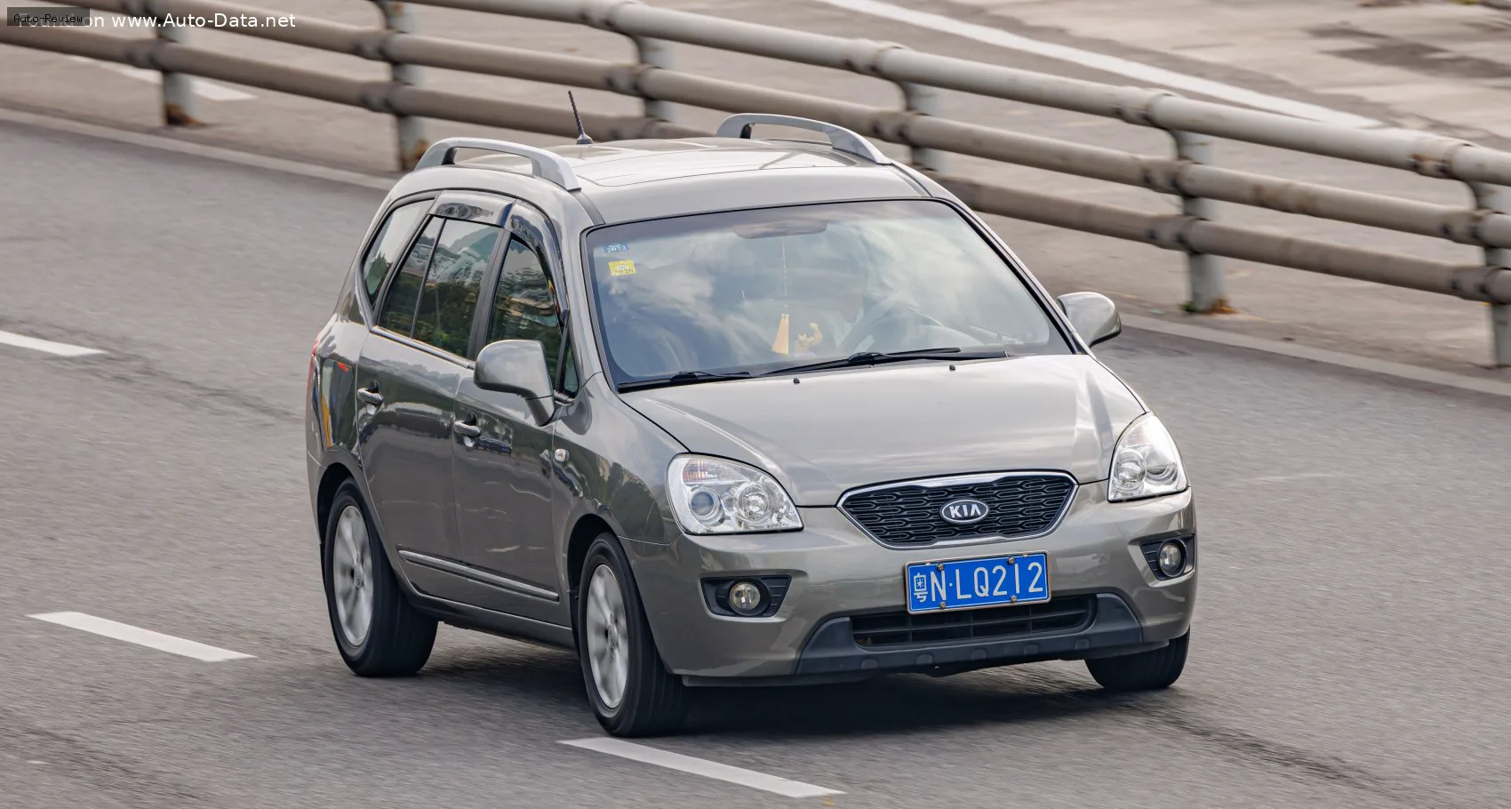 Kia Carens Carens II (UN, facelift 2010) 1.6 CVVT (132 лс) 5 Seat 2010 - 2013 — фото 3