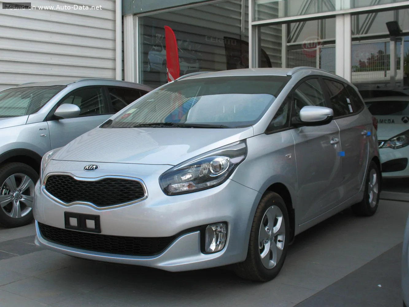 Kia Carens Carens III (RP) 1.7 CRDI (141 лс) Automatic ISG 7 Seat 2016 - 2016 — фото 3