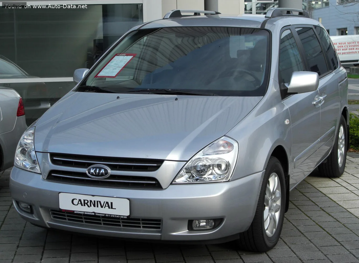 Kia Carnival Carnival II (VQ) 2.9 CRDi (185 лс) Automatic 2006 - 2010 — фото 2