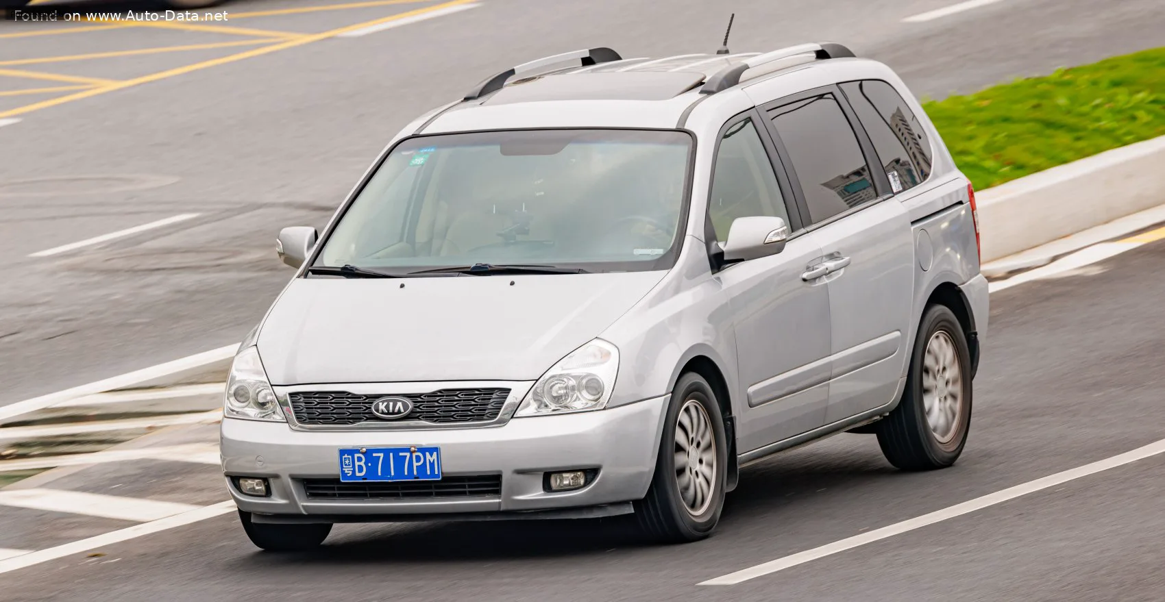 Kia Carnival Carnival II (VQ, facelift 2010) 3.8i V6 (254 лс) Automatic 2010 - 2014 — фото 3