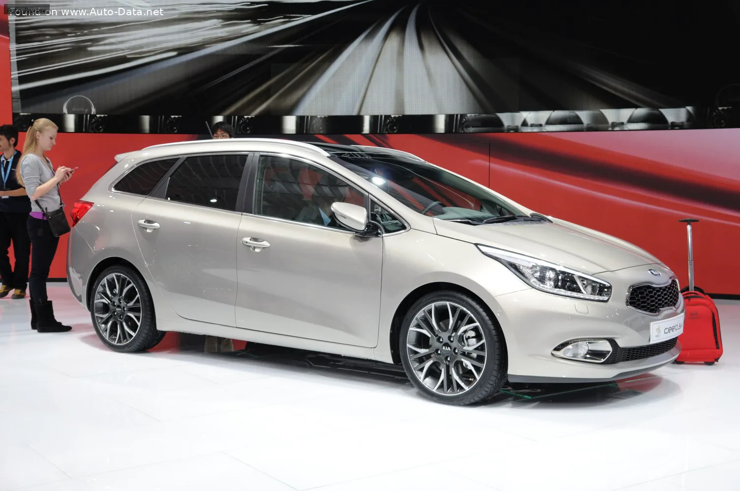 Kia Cee'd Cee'd SW II 1.4 16V CVVT (100 лс) 2012 - 2015 — фото 3