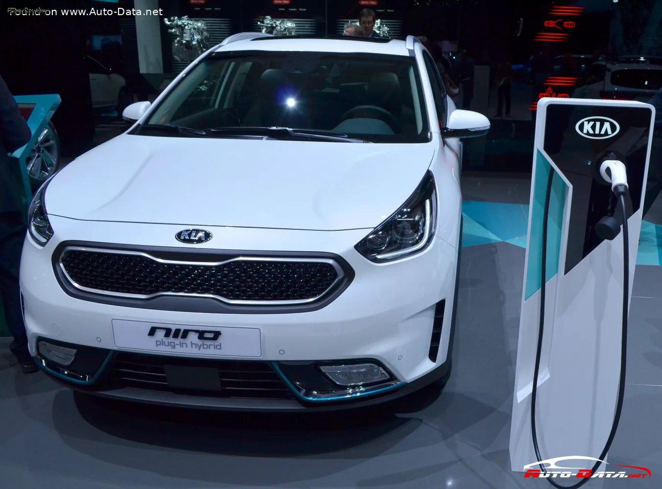 Kia Niro Niro I 1.6 GDI (141 лс) Plug-in Hybrid DCT 2017 - 2019