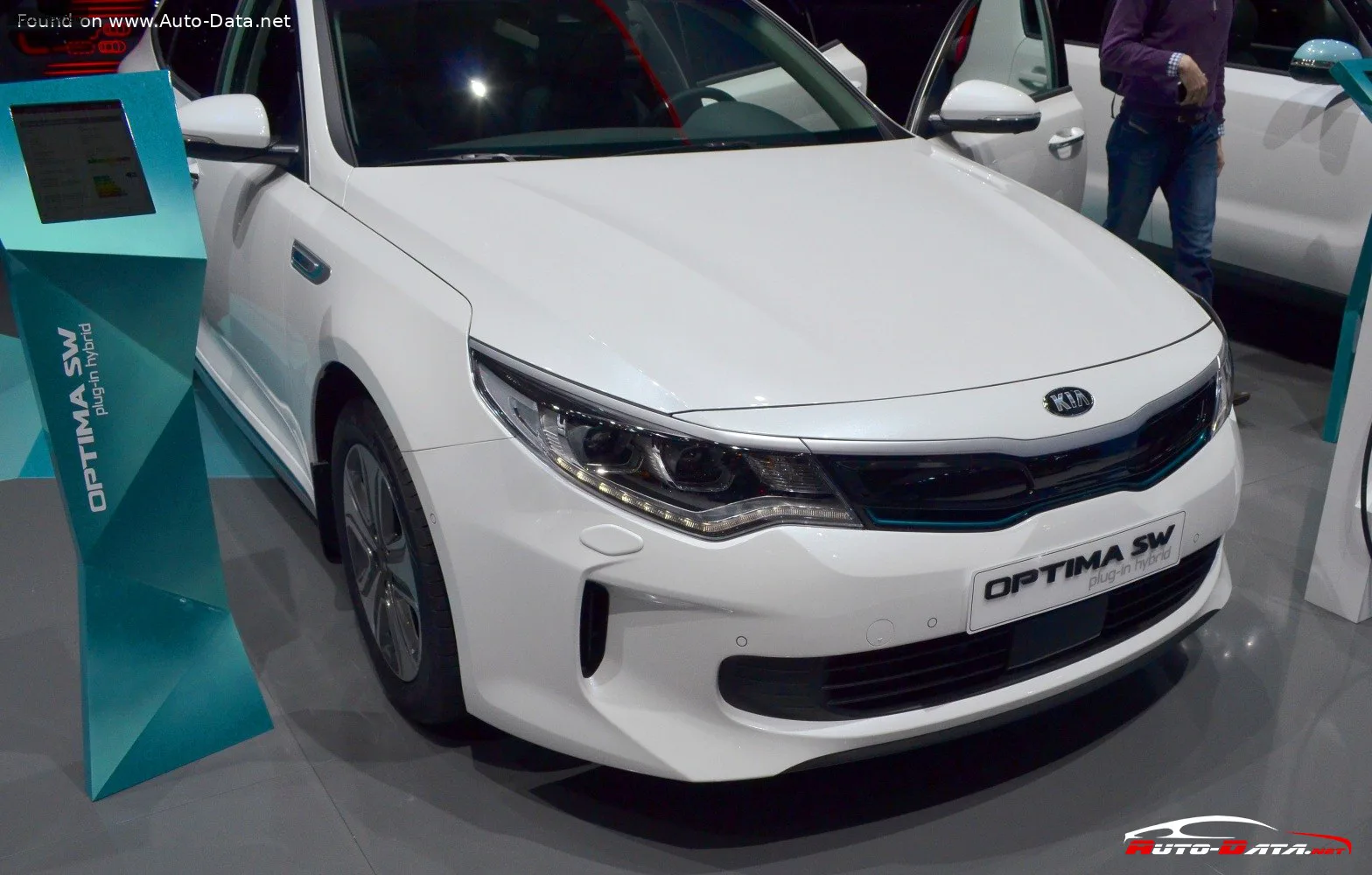 Kia Optima Optima IV Sportswagon 2.0 GDI (205 лс) Plug-in Hybrid Automatic 2017 - 2018 — фото 3