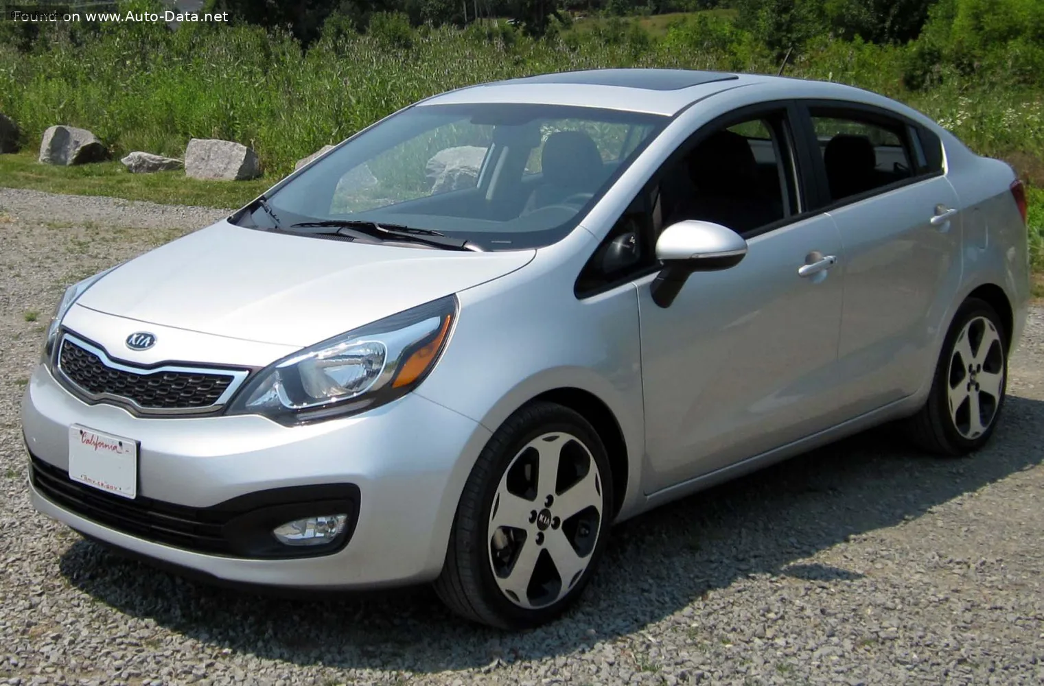 Kia Rio Rio III Sedan (UB) 1.4 16V (109 лс) automatic 2011 - 2015