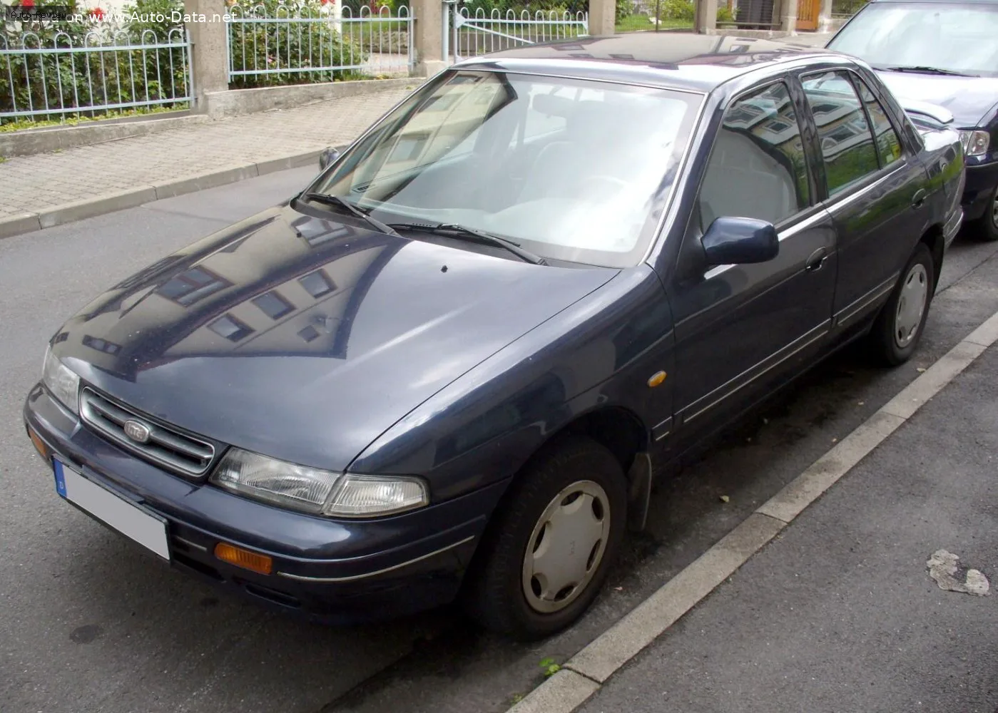 Kia Sephia Sephia (FA) 1.6i (80 лс) 1995 - 1998
