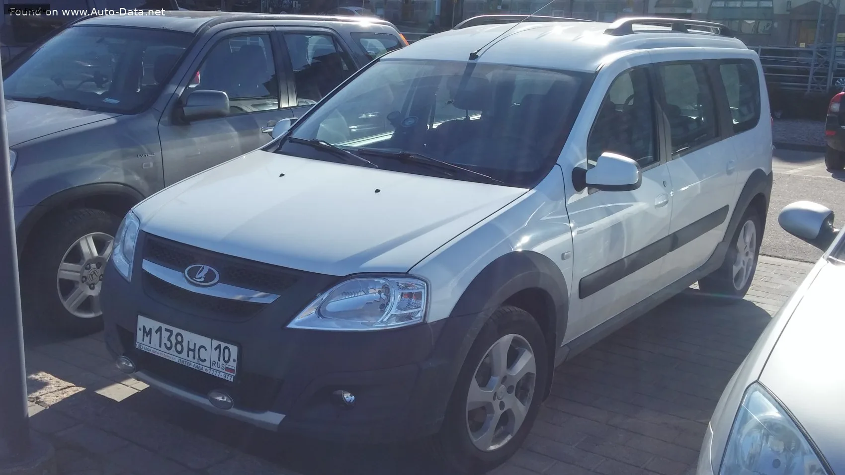 Lada Largus Largus Cross 1.6 (105 лс) 2014 - 2021