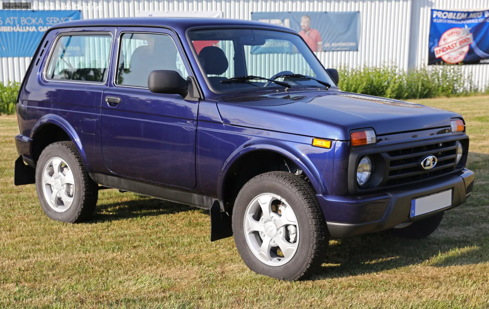 Lada Niva Niva Urban 3-door 1.7i (83 лс) 4x4 2014 - 2019