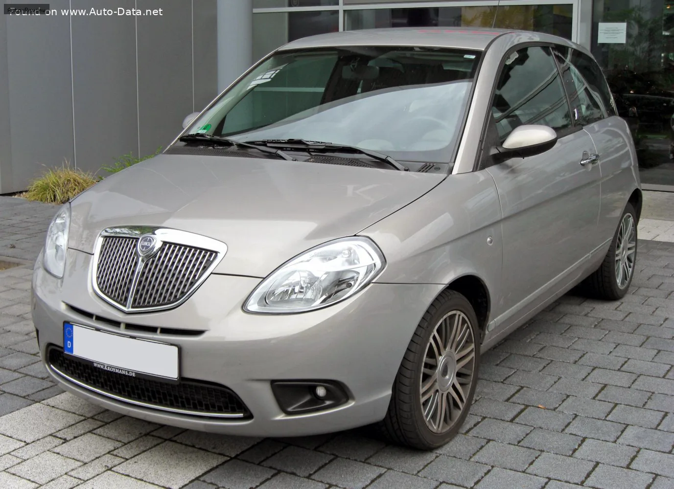 Lancia Ypsilon Ypsilon (843, facelift 2006) 1.2 8V (60 лс) 2006 - 2010