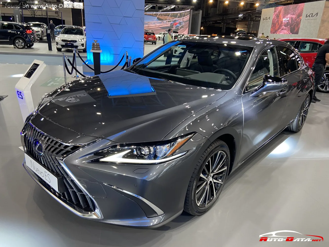 Lexus ES ES VII (XZ10, facelift 2021) 300h (215 лс) Hybrid e-CVT 2021 - 2024
