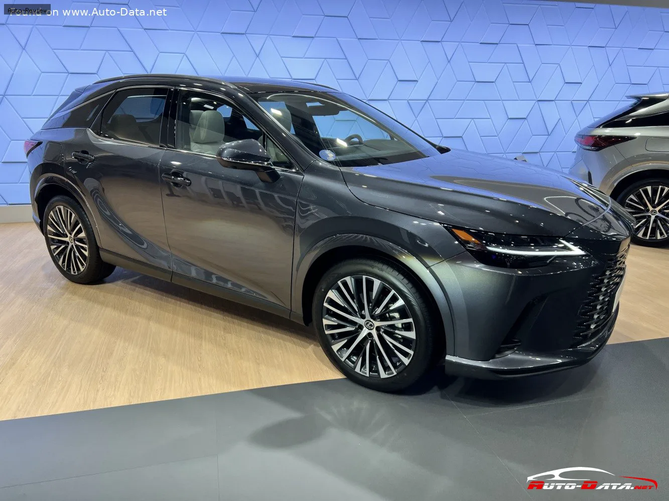 Lexus RX RX V 450h+ (309 лс) e-Four e-CVT 2022 -