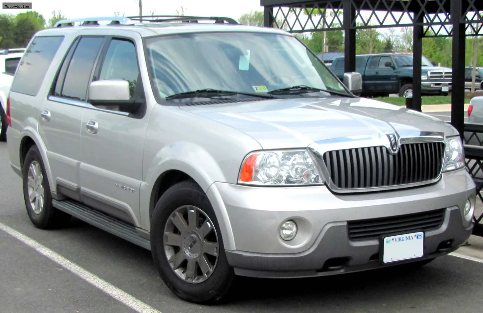 Lincoln Navigator Navigator II 5.4i V8 24V (300 лс) Automatic 2005 - 2006