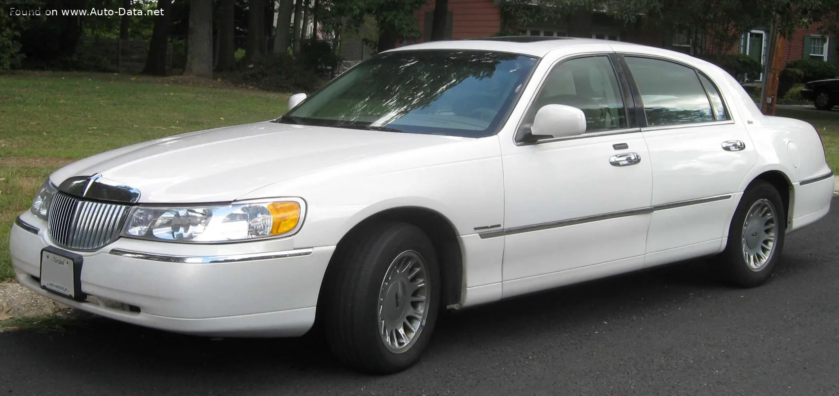 Lincoln Town Car Town Car III (FN145) 4.6 V8 (223 лс) 1998 - 2001