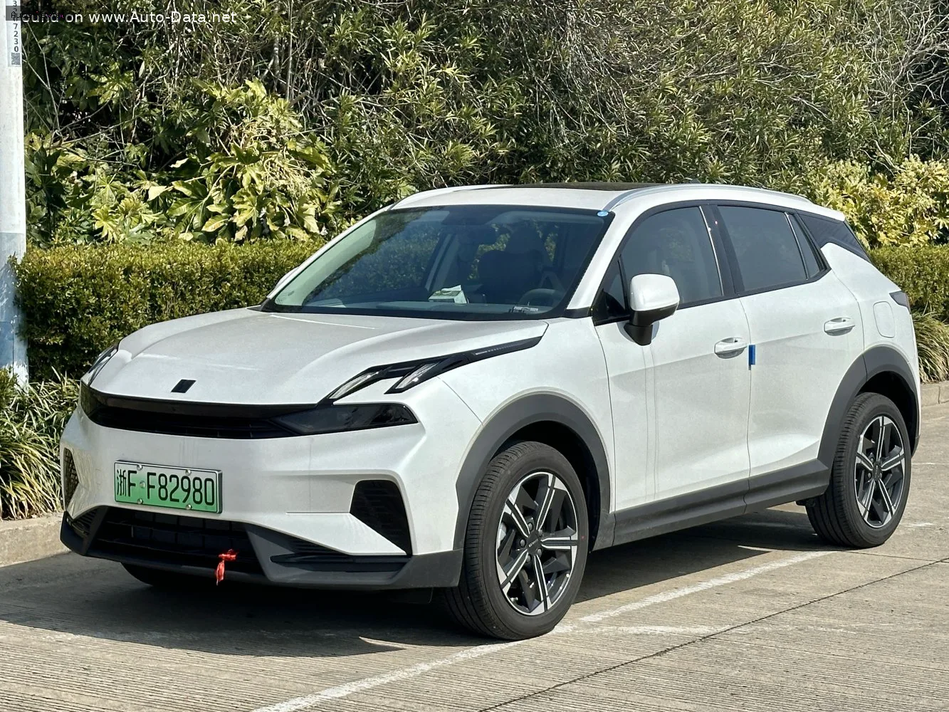 Lynk & Co 06 06 (facelift 2023) EM-P 56 Standard Range 1.5 (299 лс) Plug-in Hybrid DHT Evo 2023 -