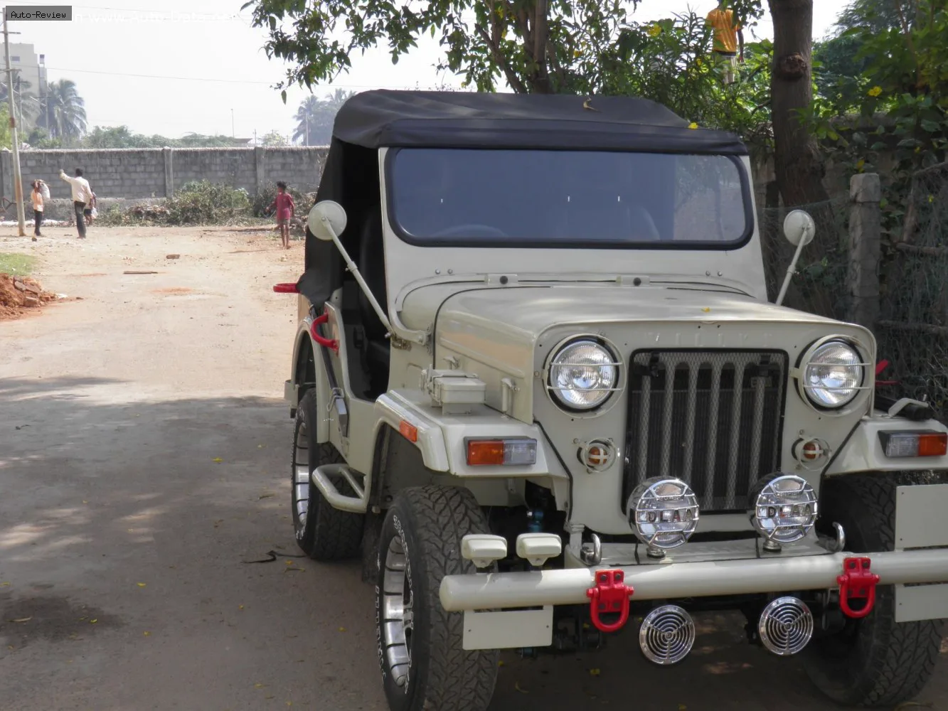 Mahindra CJ 3 CJ 3 2.3 D (38 лс) 1988 - 1992