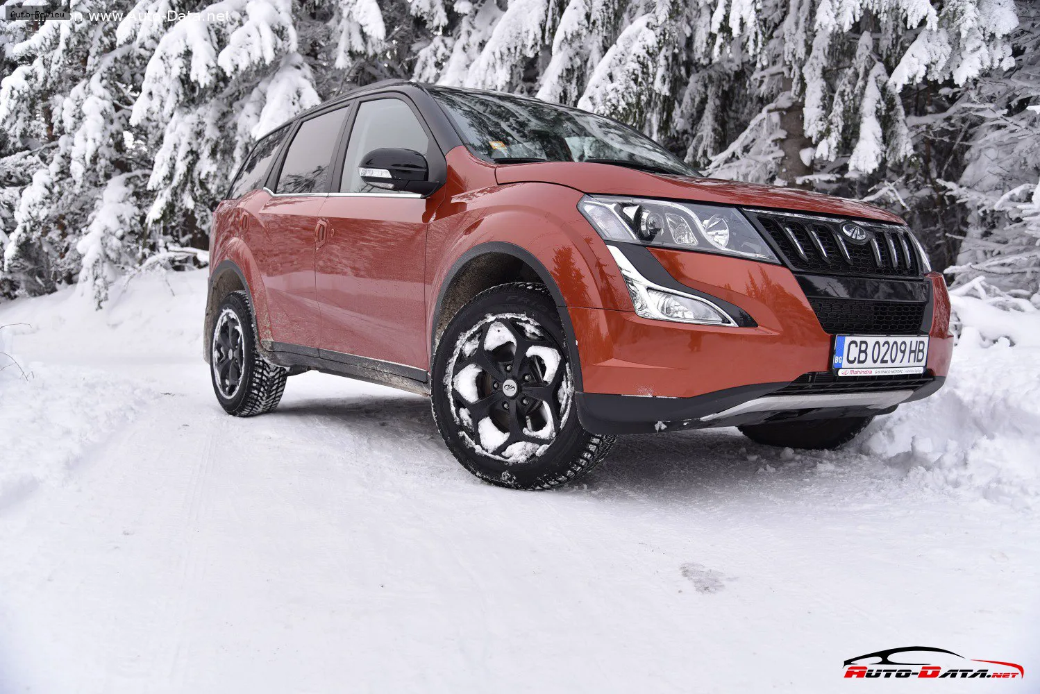 Mahindra XUV500 XUV500 (facelift 2015) 2.2d (140 лс) AWD Automatic 2015 - 2017