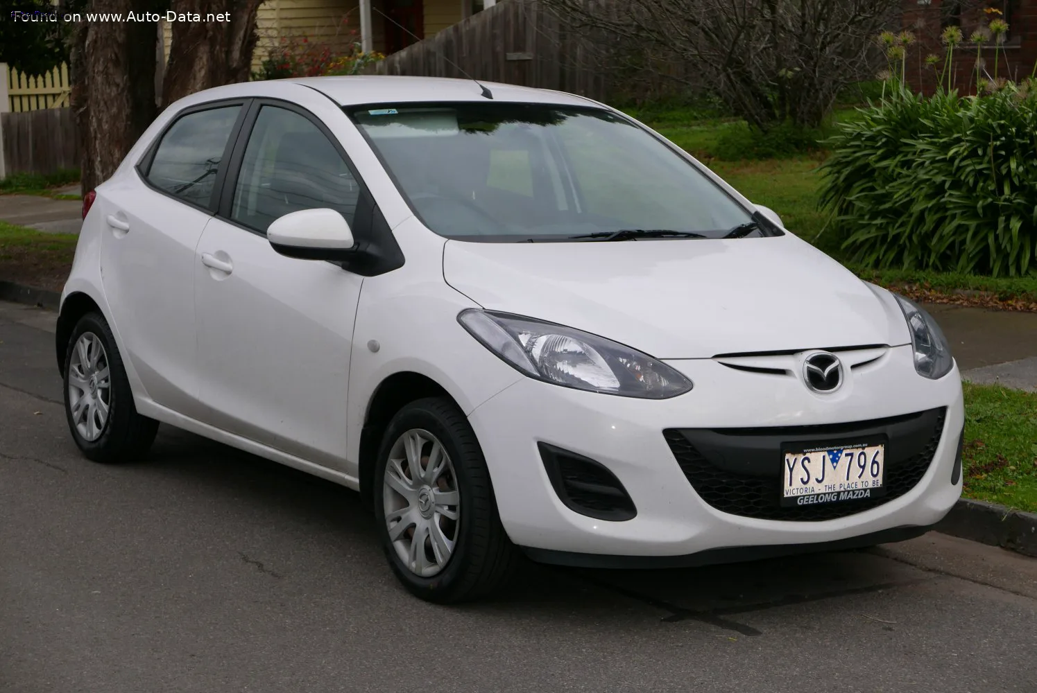 Mazda 2 2 II (DE, facelift 2010) 1.3i (84 лс) 2010 - 2014