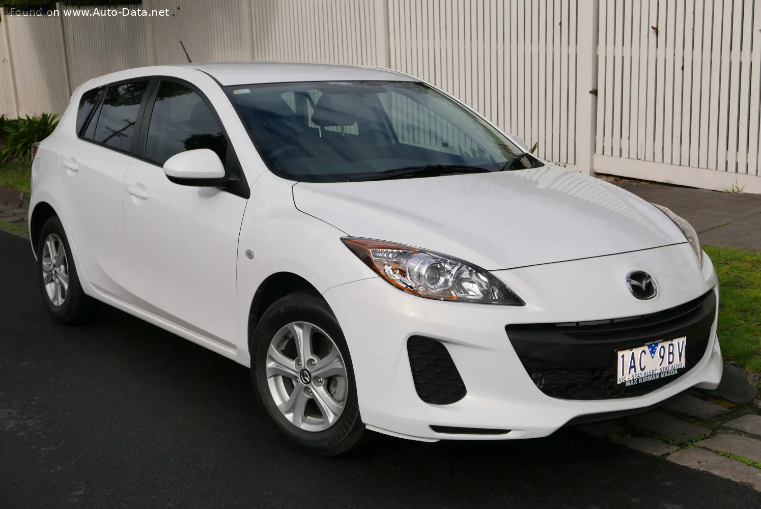 Mazda 3 3 II Hatchback (BL, facelift 2011) 1.6i (105 лс) 2011 - 2013