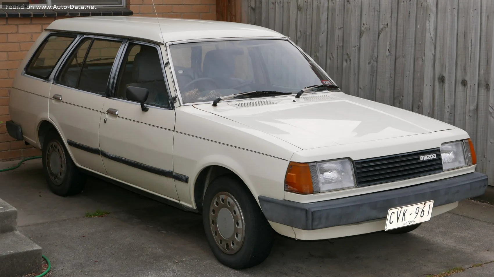 Mazda 323 323 I Station Wagon (FA) 1.5 (70 лс) 1982 - 1986