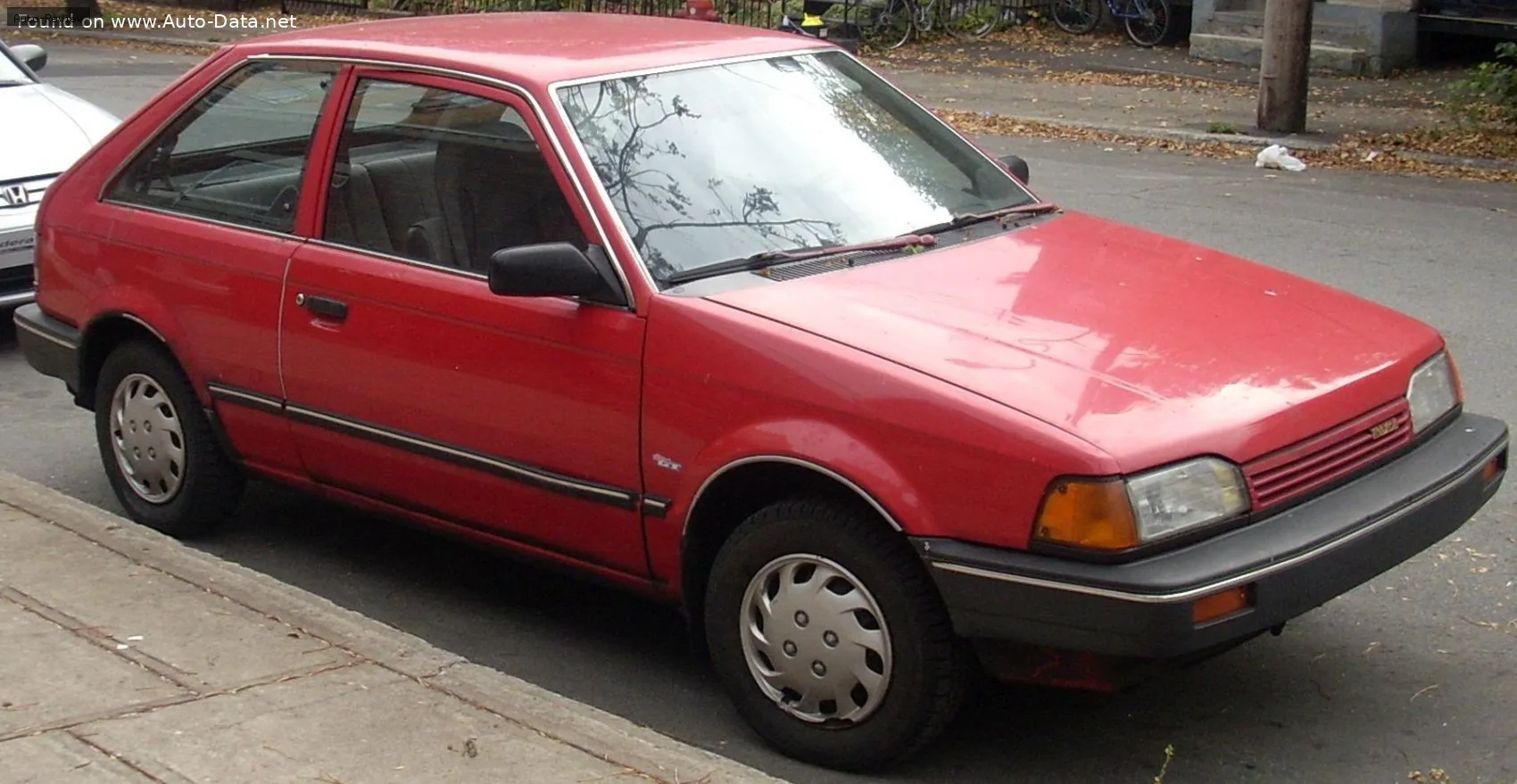 Mazda 323 323 III Hatchback (BF) 1.5 (75 лс) 1985 - 1989 — фото 3