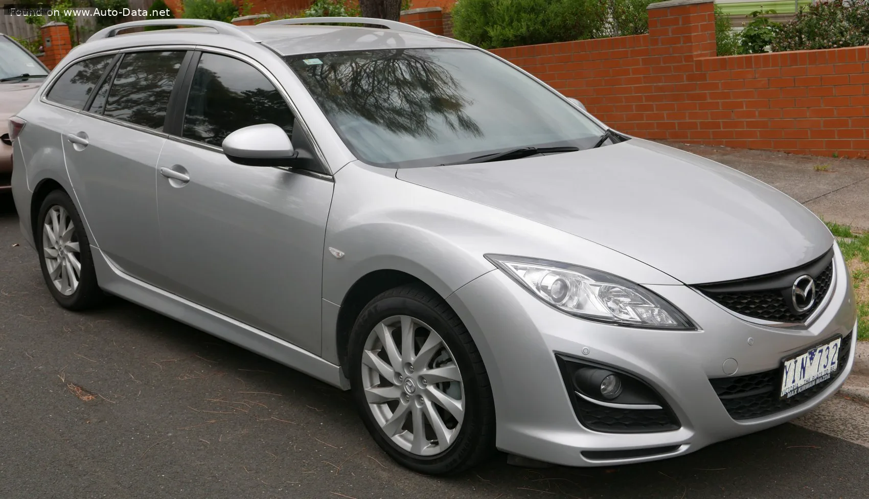 Mazda 6 6 II Combi (GH, facelift 2010) 2.0 (155 лс) 2010 - 2012 — фото 3