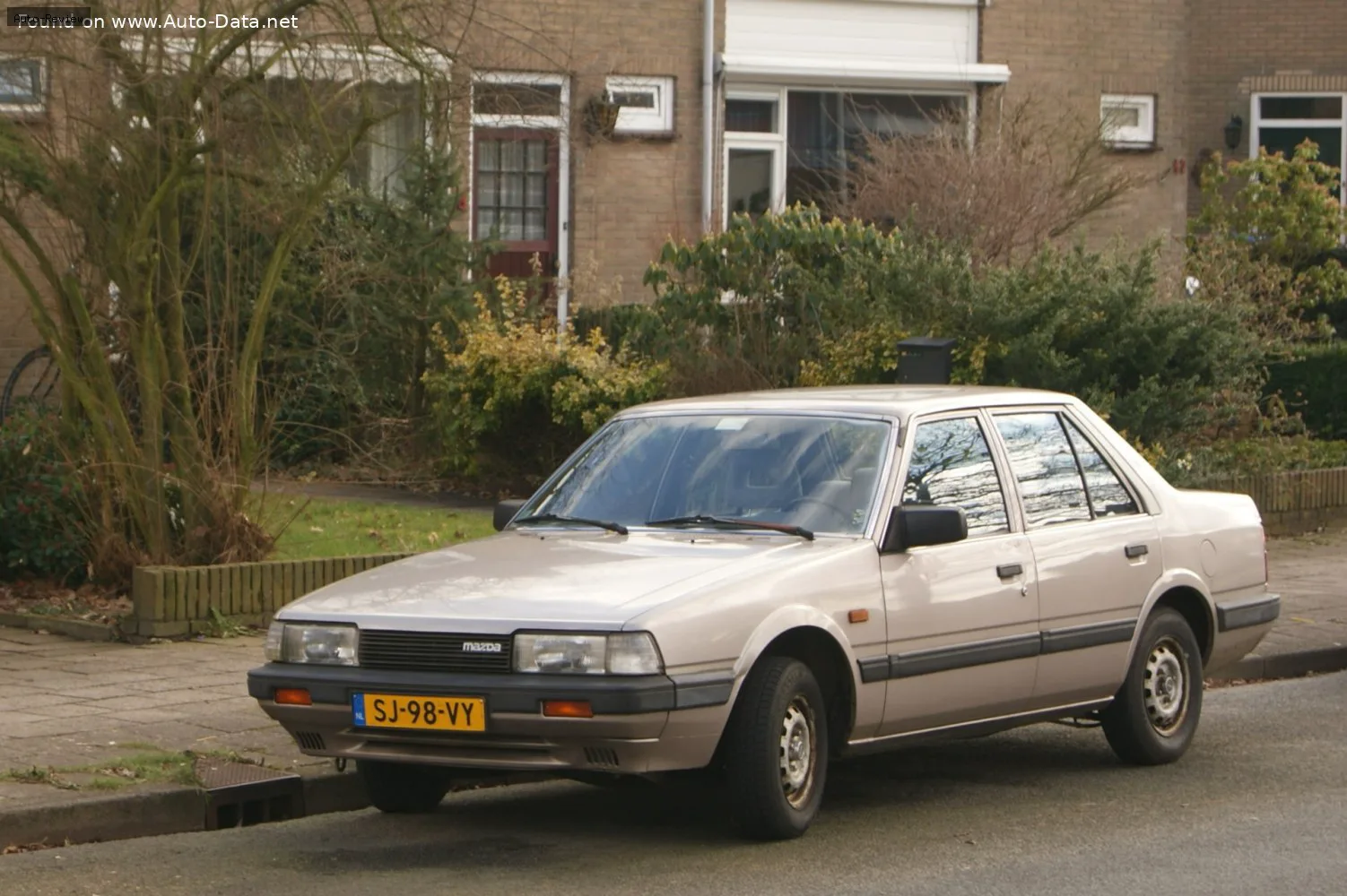 Mazda 626 626 II (GC) 2.0 (120 лс) 1986 - 1987