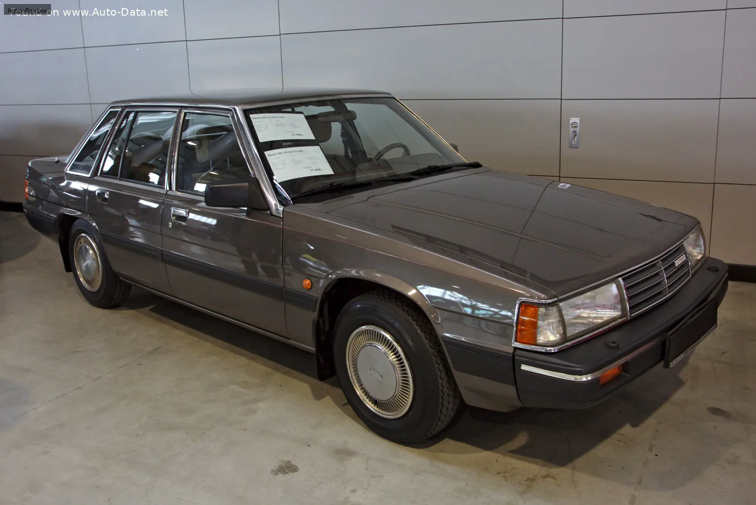 Mazda 929 929 II (HB) 2.0 (90 лс) 1982 - 1984