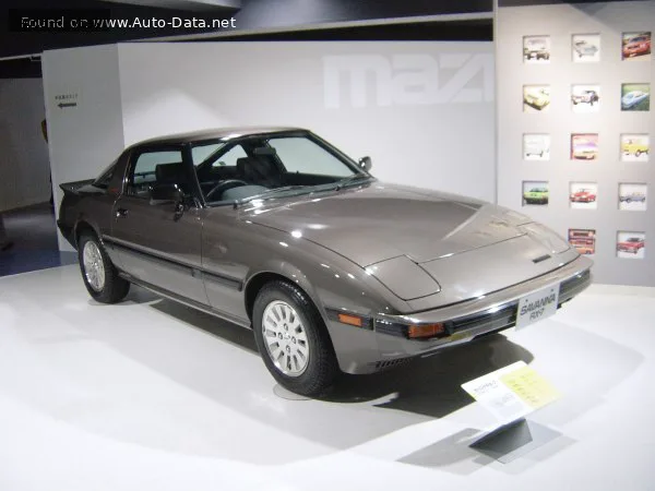 Mazda RX-7 RX 7 I (SA) Wankel (115 лс) 1981 - 1984 — фото 2