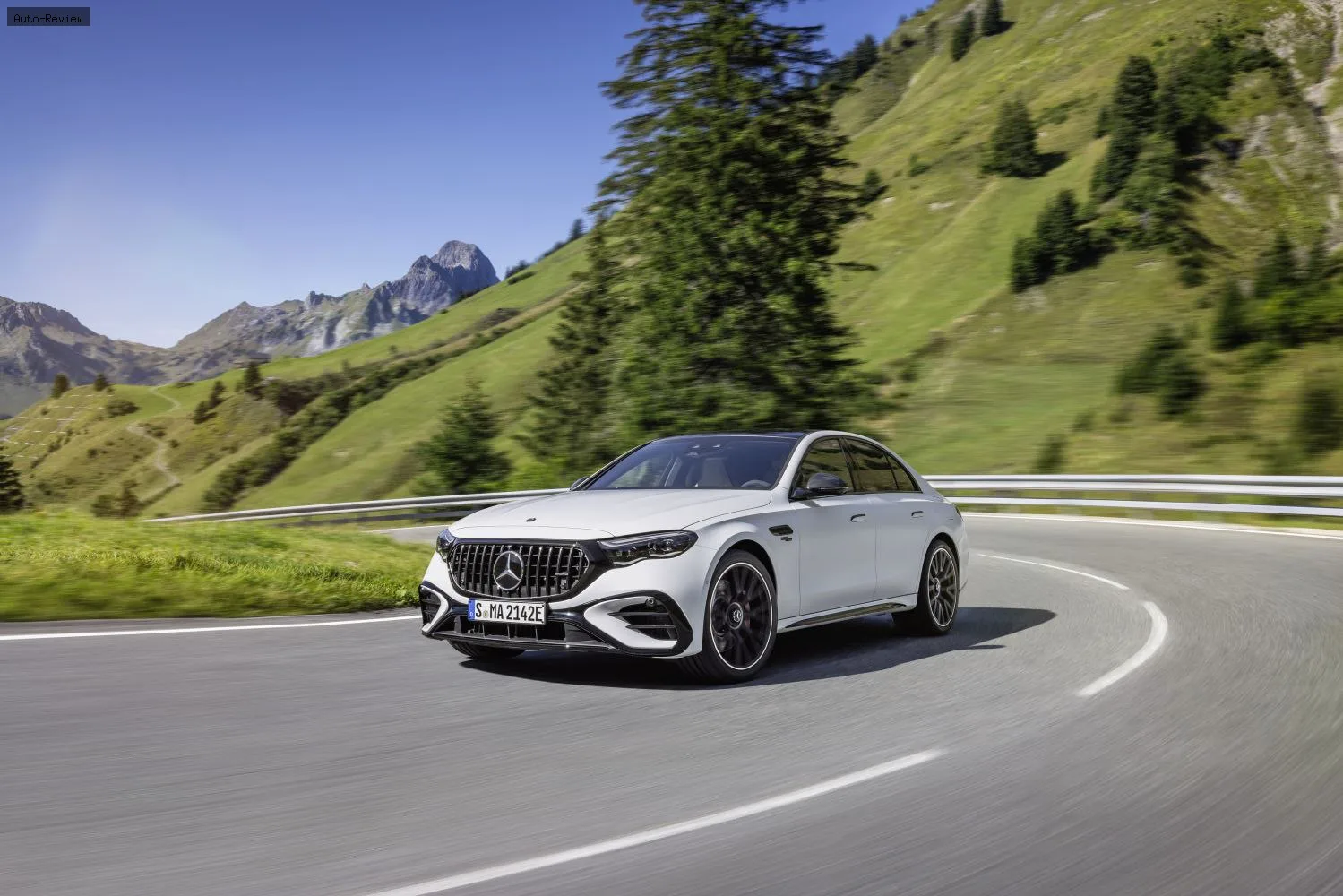 Mercedes-Benz E-Класс E-Класс T-modell (S214) AMG E 53 (612 лс) Plug-in Hybrid 4MATIC+ AMG SPEEDSHIFT TCT 9G AMG DYNAMIC PLUS 2024 - — фото 3