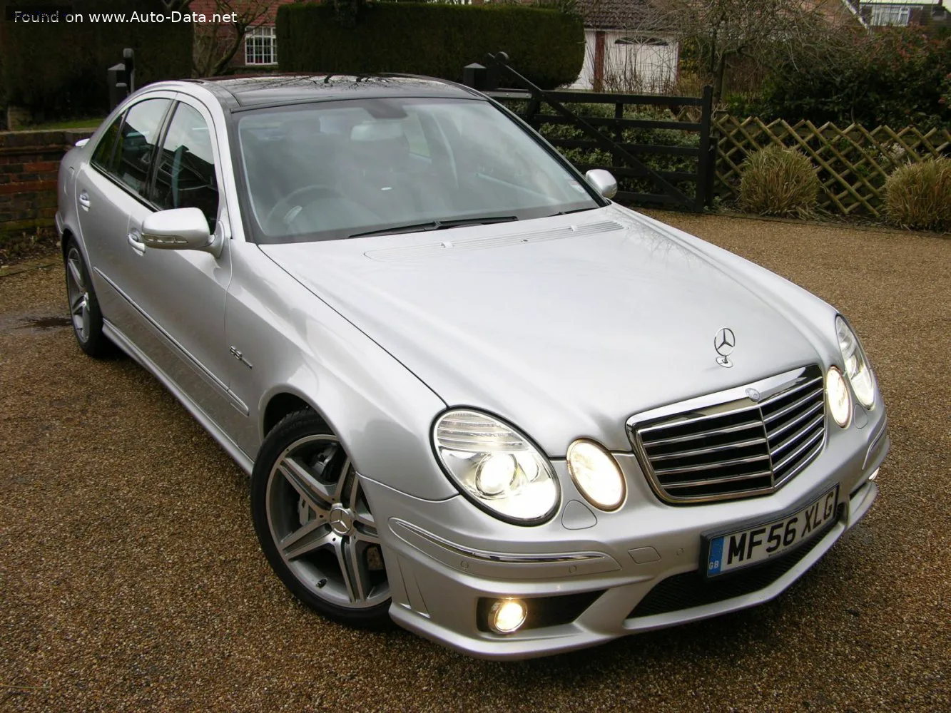 Mercedes-Benz E-Класс E-Класс (W211, facelift 2006) AMG E 63 V8 (514 лс) 7G-TRONIC 2006 - 2009 — фото 4
