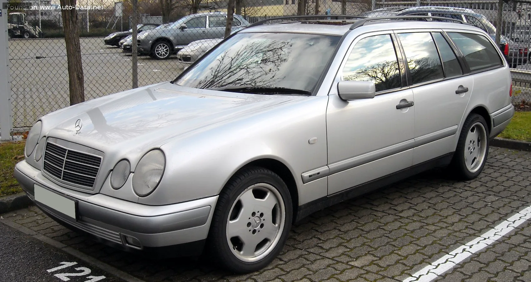 Mercedes-Benz E-Класс E-Класс (W210) E 240 (170 лс) Automatic 1996 - 1999