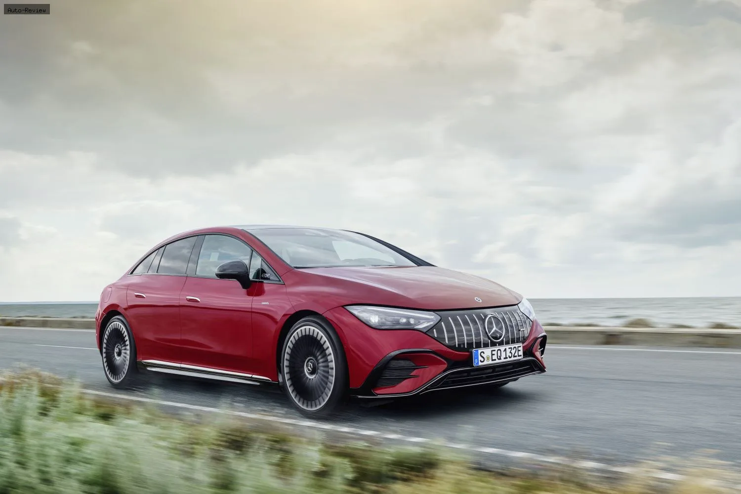 Mercedes-Benz EQE EQE (V295) AMG EQE 43 100 kWh (476 лс) 4MATIC 2022 - 2025