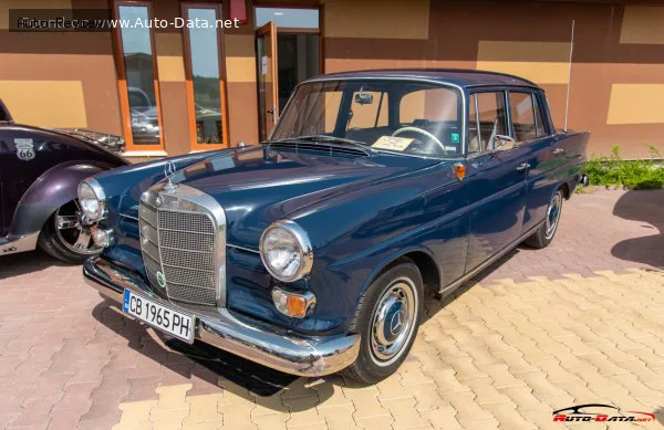 Mercedes-Benz Fintail Fintail (W110) 230 (105 лс) Automatic 1965 - 1966 — фото 2
