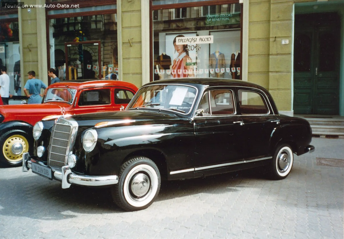Mercedes-Benz Ponton W105 Sedan 219 (90 лс) 1957 - 1959 — фото 3