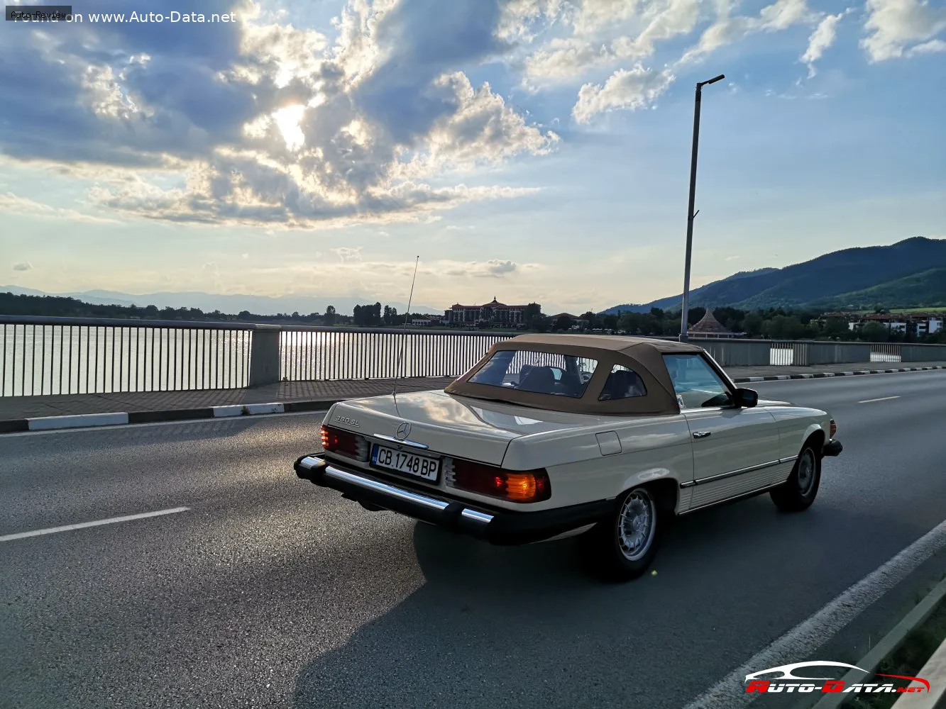 Mercedes-Benz SL SL (R107) 380 SL V8 (204 лс) Automatic 1981 - 1985