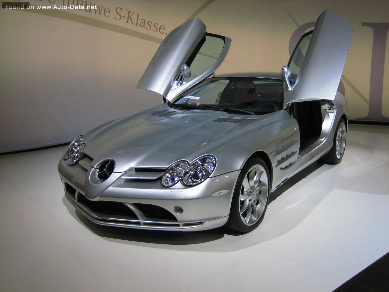 Mercedes-Benz SLR McLaren SLR McLaren (C199) Coupe 5.5 V8 Kompressor (626 лс) AMG SPEEDSHIFT R 2004 - 2008 — фото 3