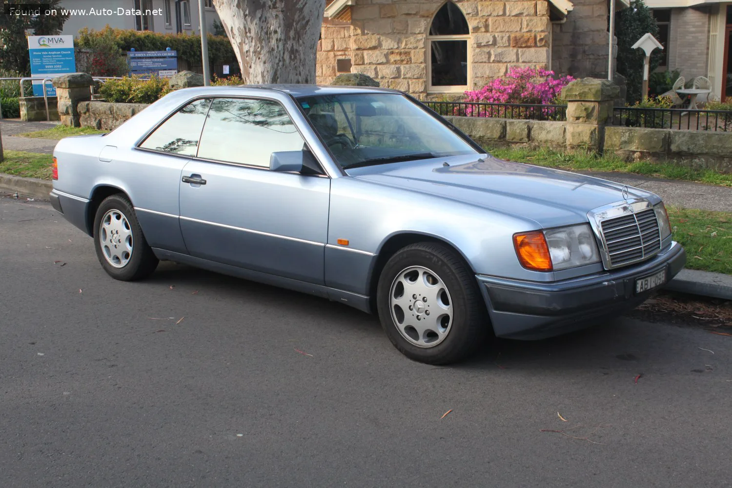 Mercedes-Benz W124 C124 (facelift 1989) 220 CE (150 лс) Automatic 1992 - 1993