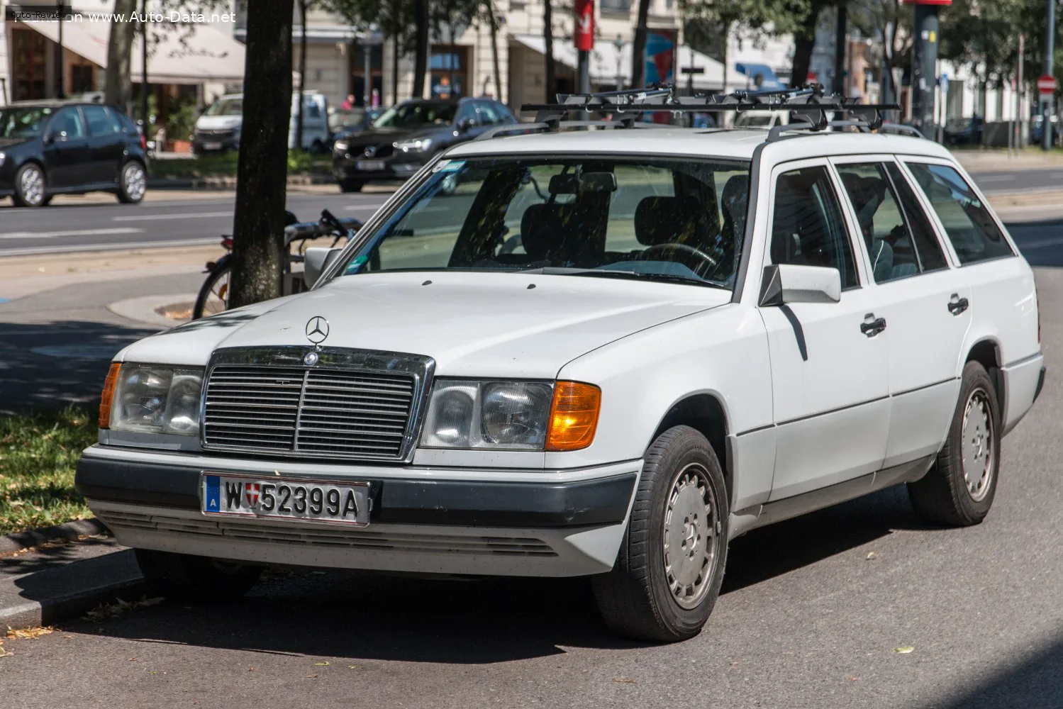 Mercedes-Benz W124 S124 (facelift 1989) 300 TE (180 лс) Automatic 1989 - 1992 — фото 3