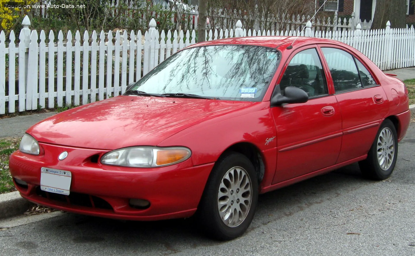 Mercury Tracer Tracer III 2.0 (110 лс) 1997 - 1999