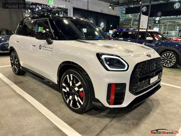 Mini Countryman Countryman (U25) JCW 2.0 (300 лс) ALL4 DCT 2023 - — фото 2