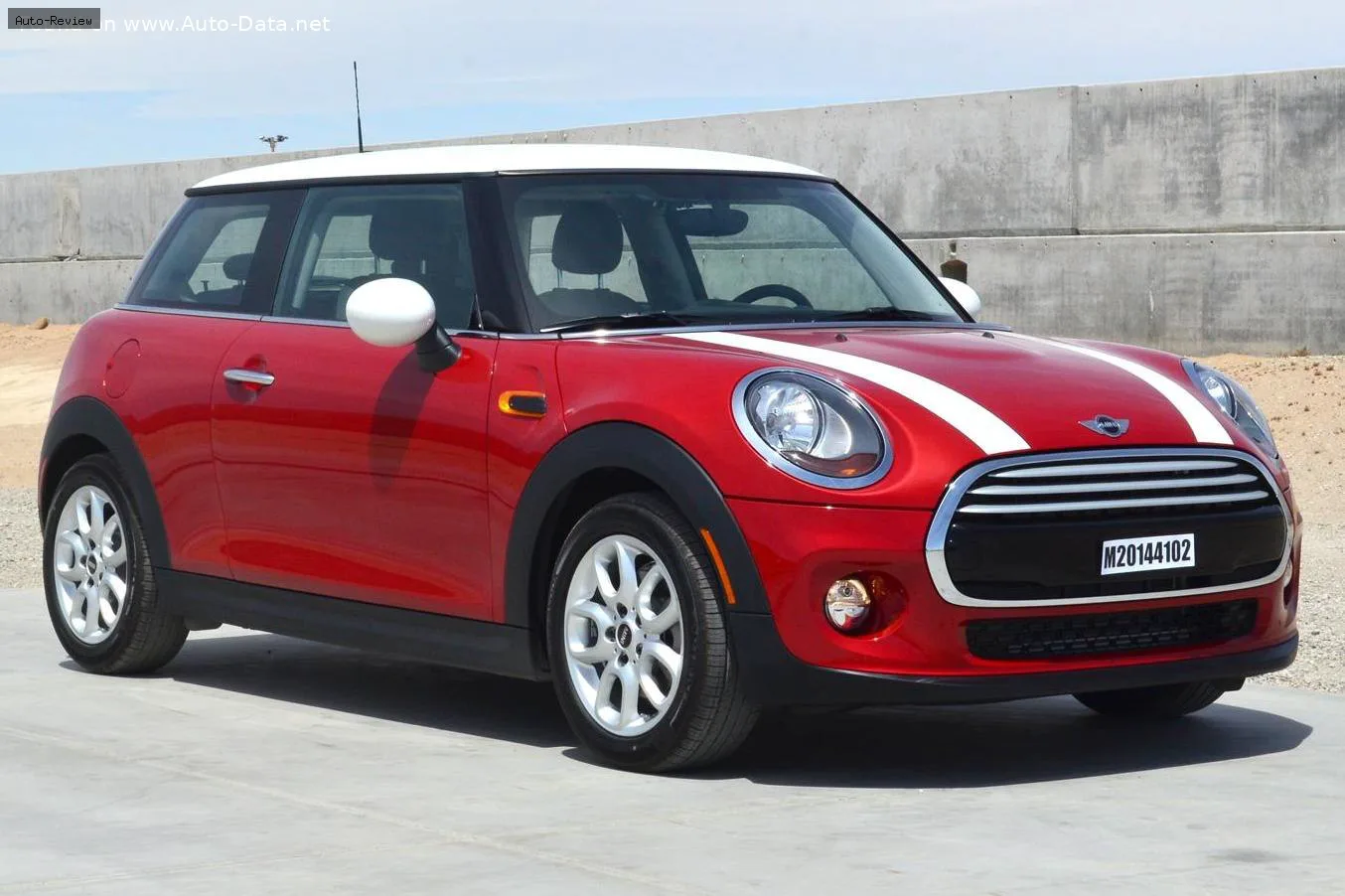 Mini Hatch Hatch (F56) 3-door Cooper D 1.5 (116 лс) Automatic 2014 - 2018 — фото 2