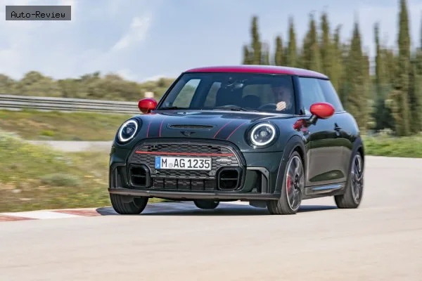 Mini Hatch Hatch (F56, facelift 2021) 3-door JCW 2.0 (231 лс) Steptronic 2021 - 2024 — фото 2