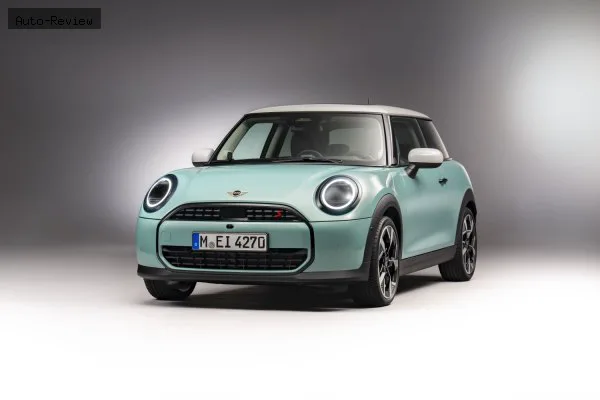 Mini Hatch Hatch (F66) 3-door JCW 2.0 (231 лс) Steptronic 2024 - — фото 2