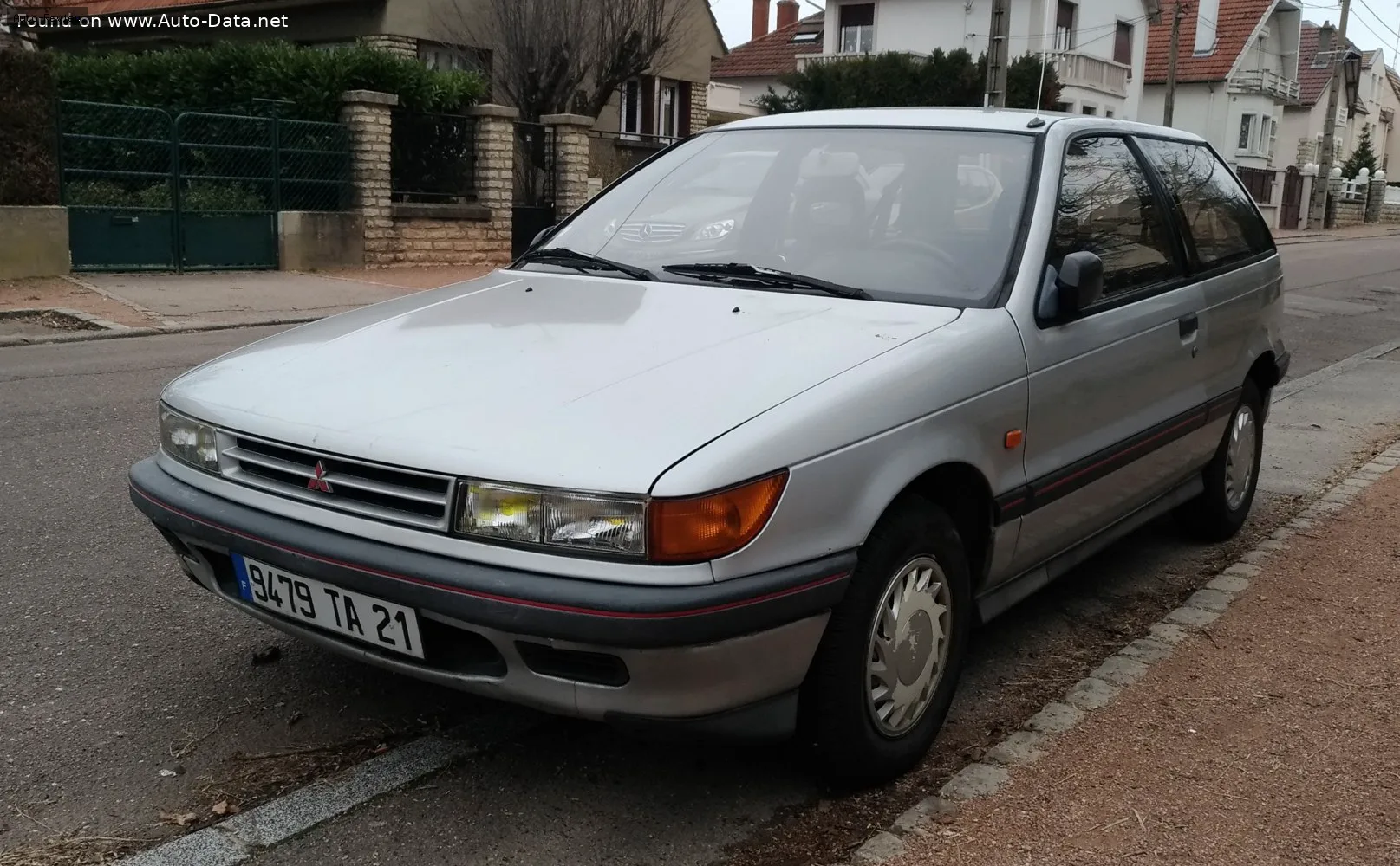 Mitsubishi Colt Colt III (C50) 1.5 GLXi (C52A) (84 лс) 1988 - 1992