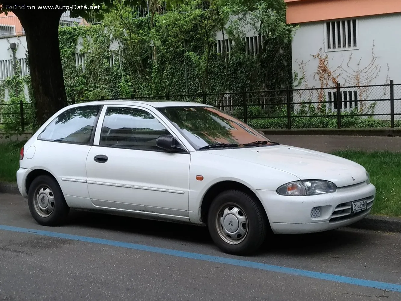 Mitsubishi Colt Colt IV (CAO) 1.6 (90 лс) Automatic 1994 - 1996 — фото 3