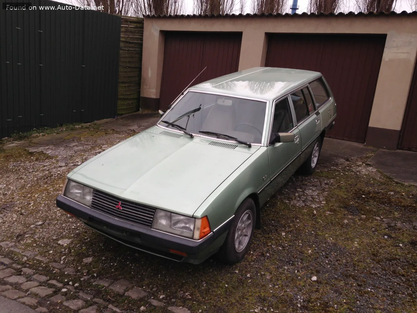 Mitsubishi Galant Galant IV Wagon 2.0 GLX (A163V) (102 лс) 1980 - 1983
