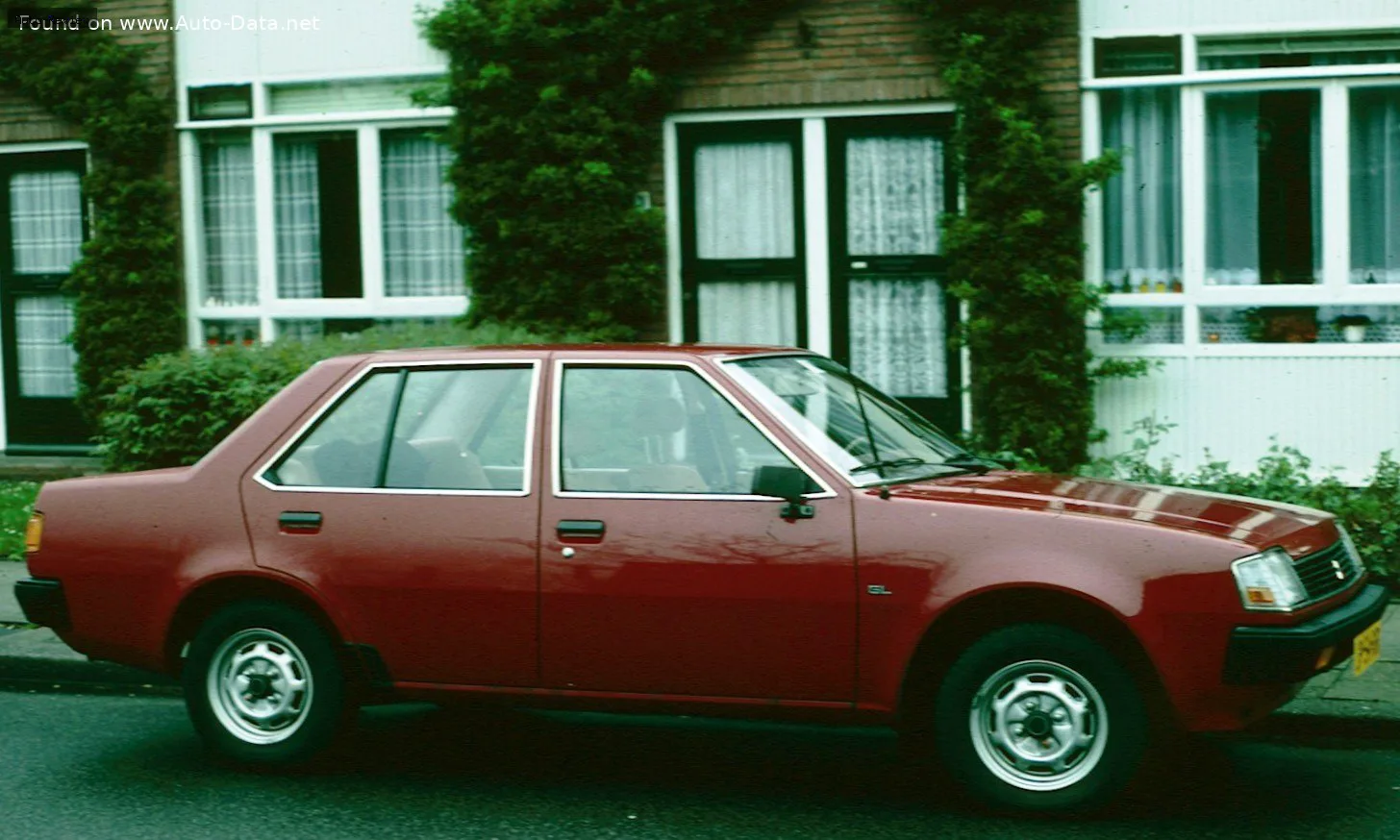 Mitsubishi Lancer Lancer Fiore II 1.4 (105 лс) 1983 - 1984