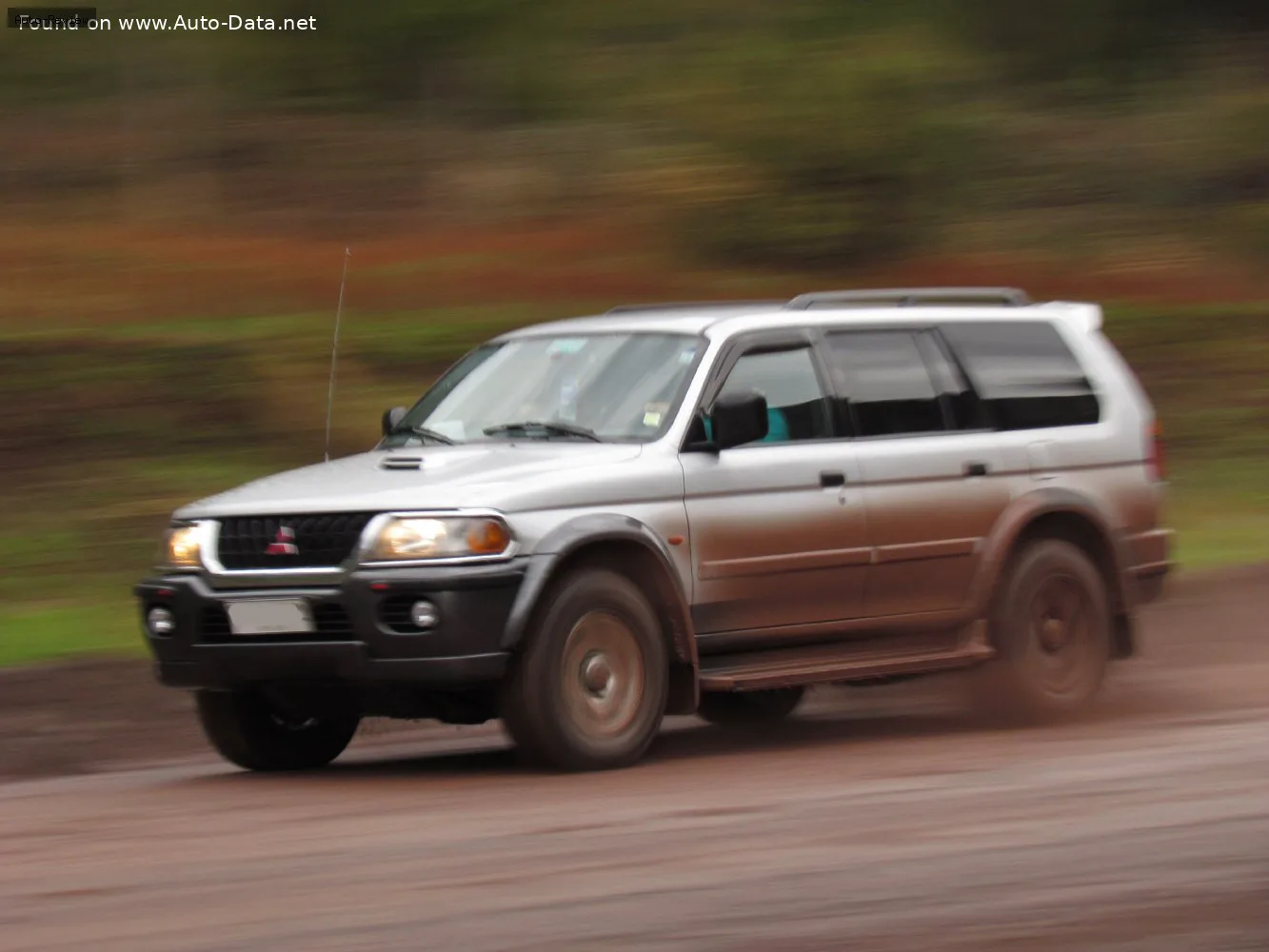 Mitsubishi Montero Sport Montero Sport I 2.5 TD (99 лс) 1998 - 2000