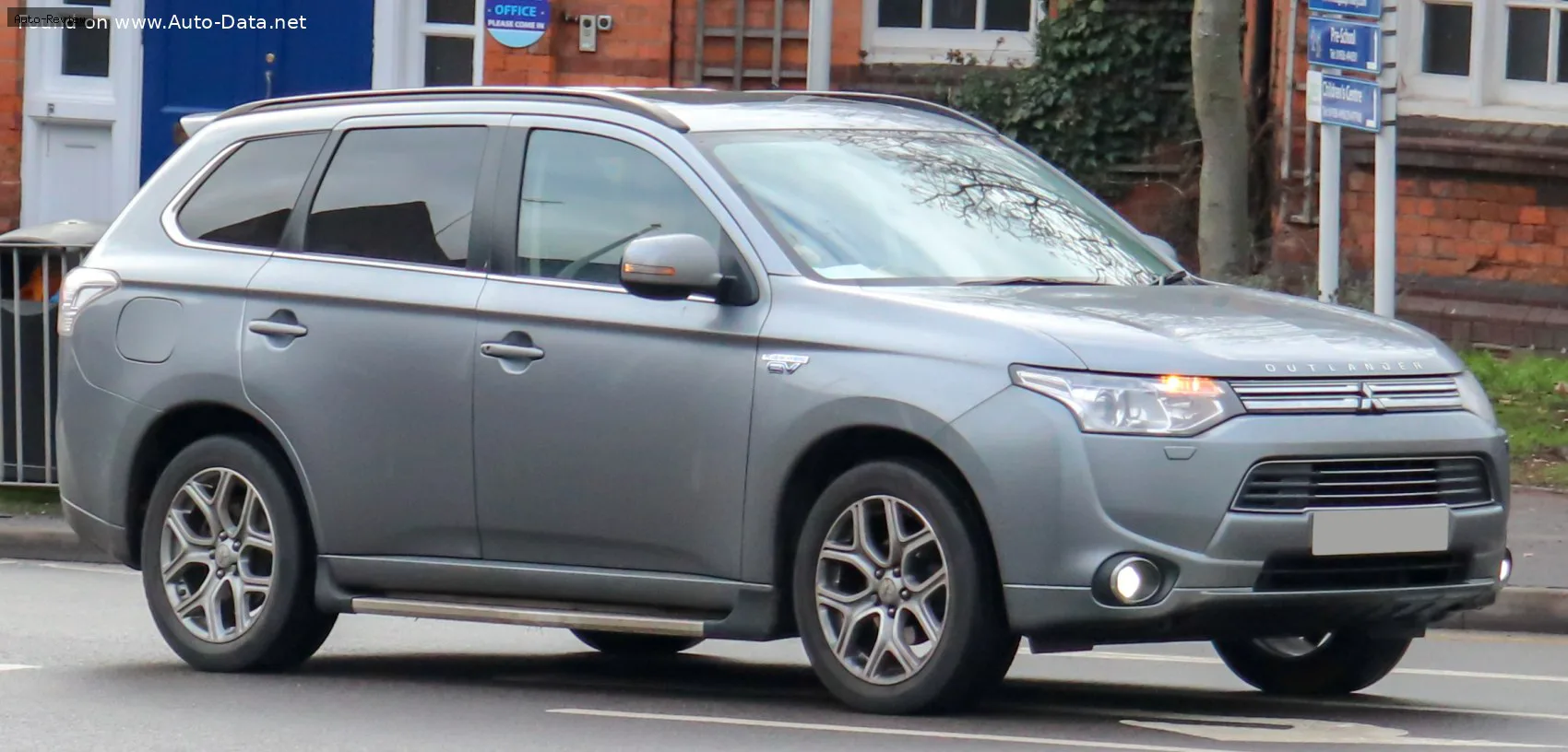 Mitsubishi Outlander Outlander III 2.0 MIVEC (200 лс) Plug-in Hybrid 4WD 2013 - 2015